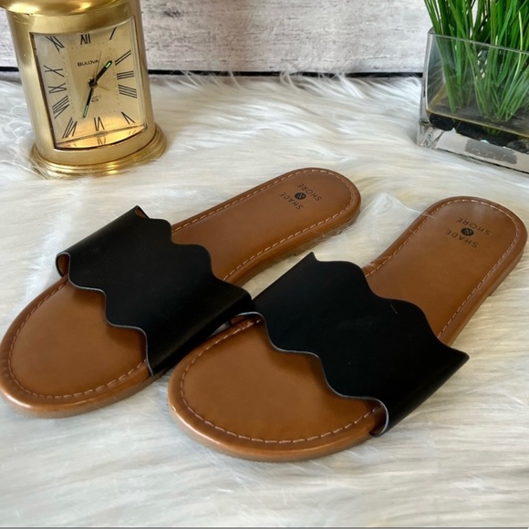 Shade & Shore Size 6 Scalloped Slide Sandals - Picture 2 of 5